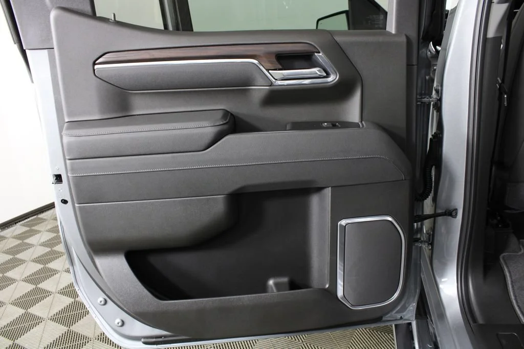 2026 GMC Sierra 1500 SLT - Photo 11