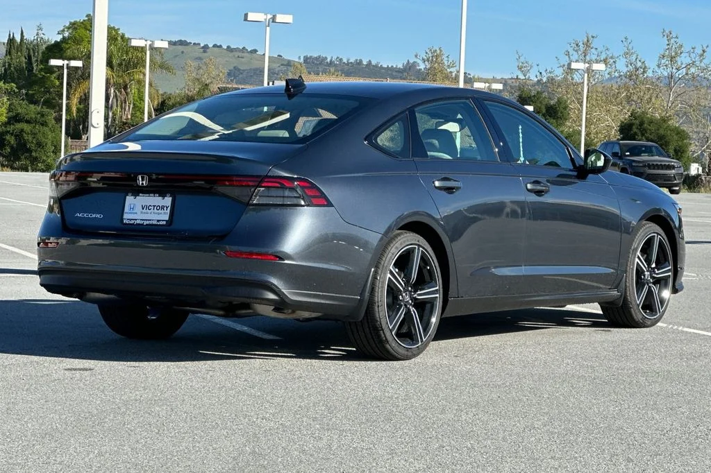 New 2026 Meteorite Gray Metallic Honda SE image 4