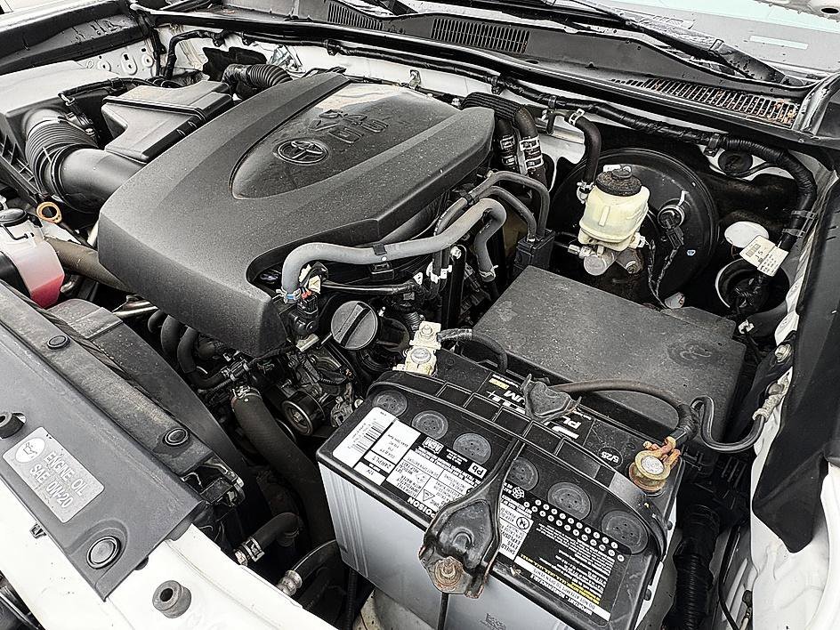 Used 2018 Super White Toyota SR image 23