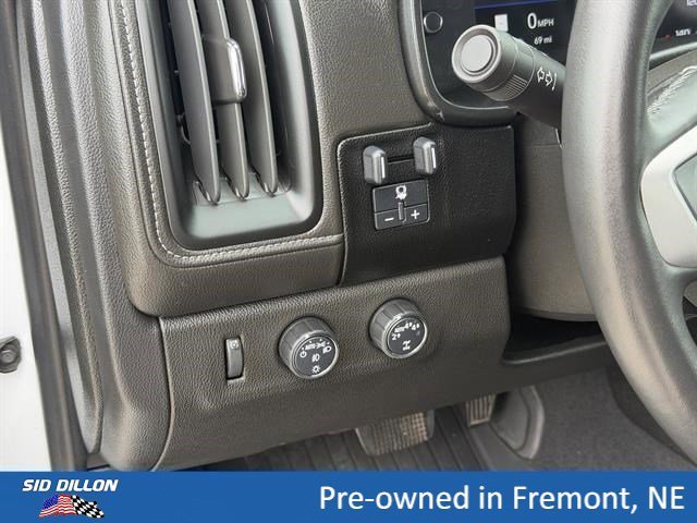 Used 2022 Summit White GMC 4WD Elevation image 13