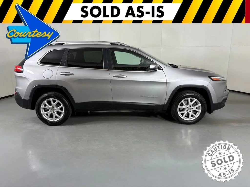 Used 2018 Silver Jeep Latitude Plus image 9