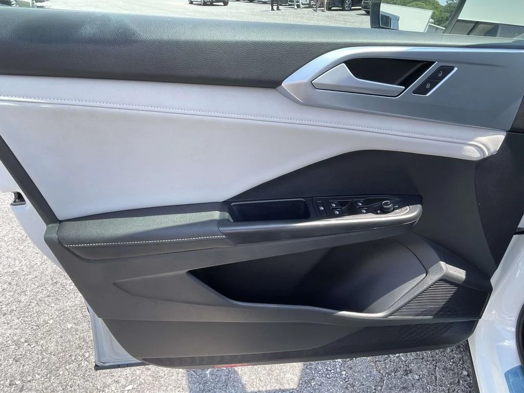 2025 Volkswagen Taos SE - Photo 14