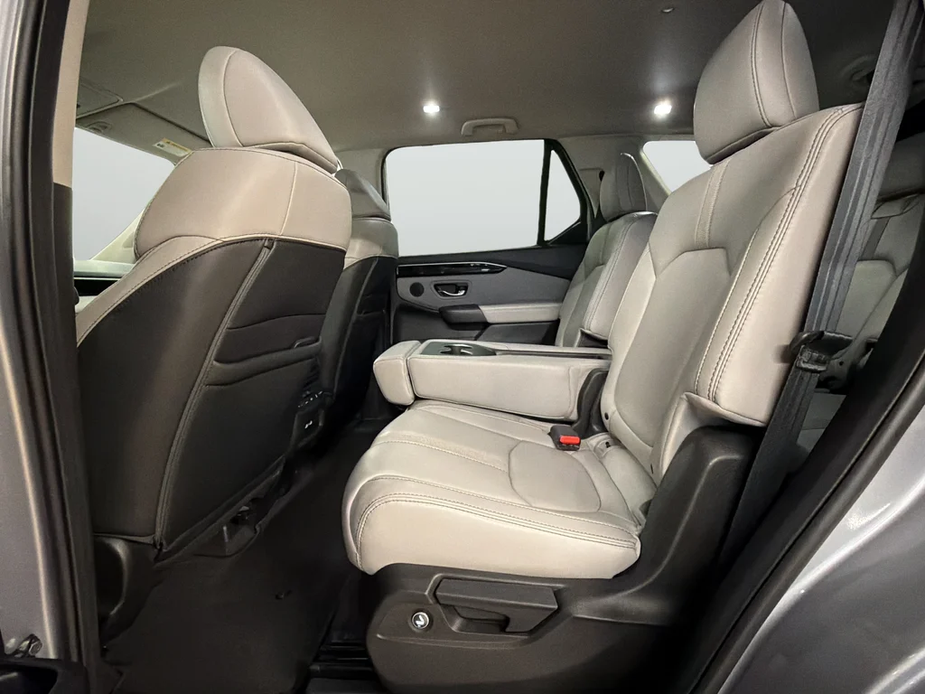 Used 2023 Silver Honda EX-L image 26
