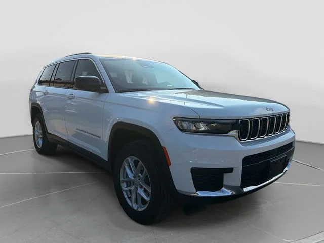 New 2026 Bright White Clear-Coat Exterior Paint Jeep Laredo image 1