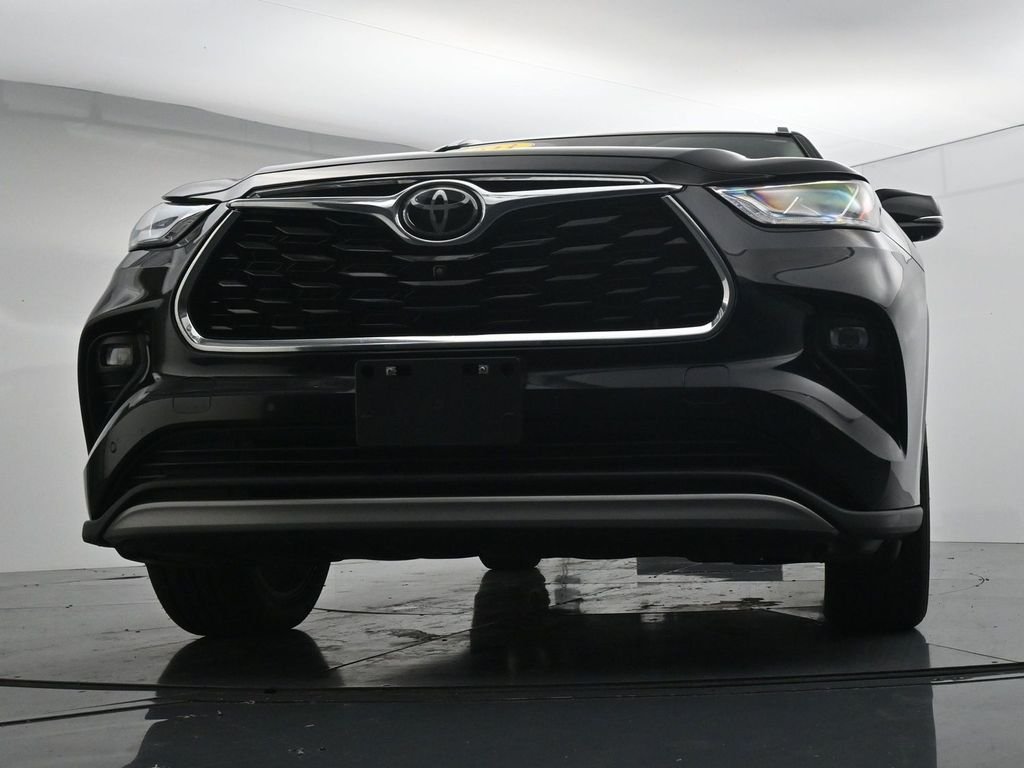 Used 2023 Black Toyota Platinum image 33