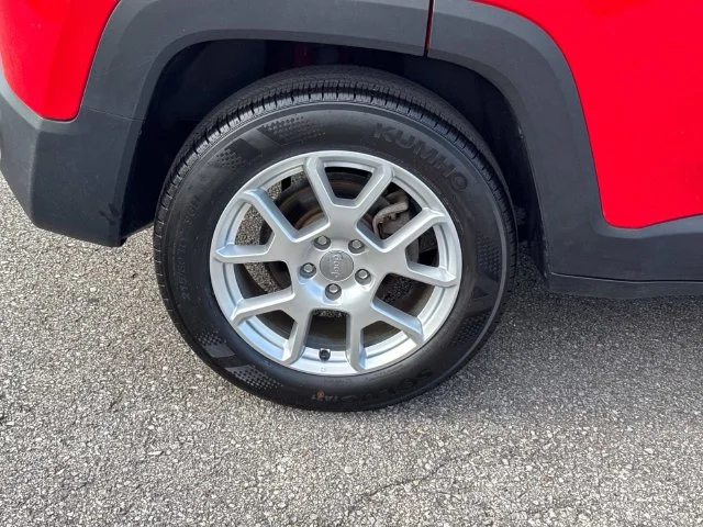 Used 2020 Red Jeep Latitude image 12