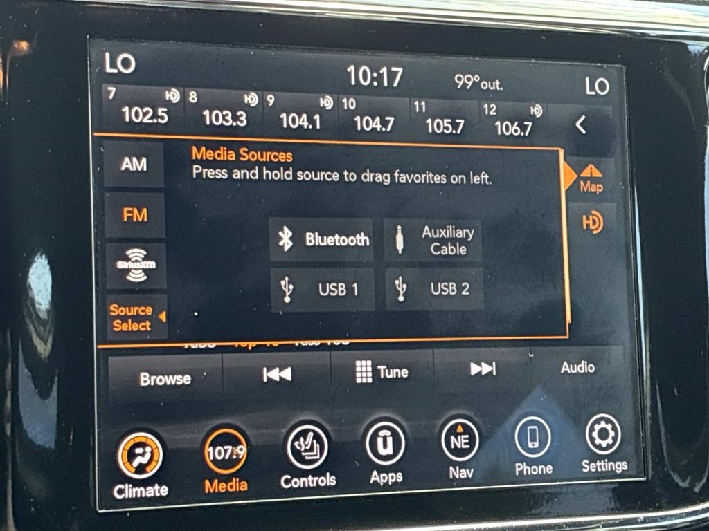 Used 2022 White Jeep Laredo X image 34