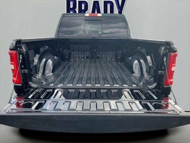 New 2026 Diamond Black Crystal Pearl-Coat Exterior Paint RAM BIG HORN image 30