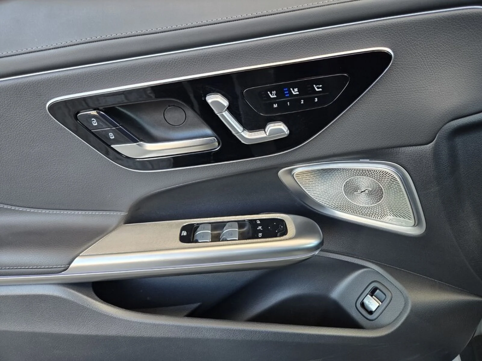 Certified Used 2024 MANUFAKTUR Alpine Grey Metallic Mercedes-Benz CLE 300 image 21