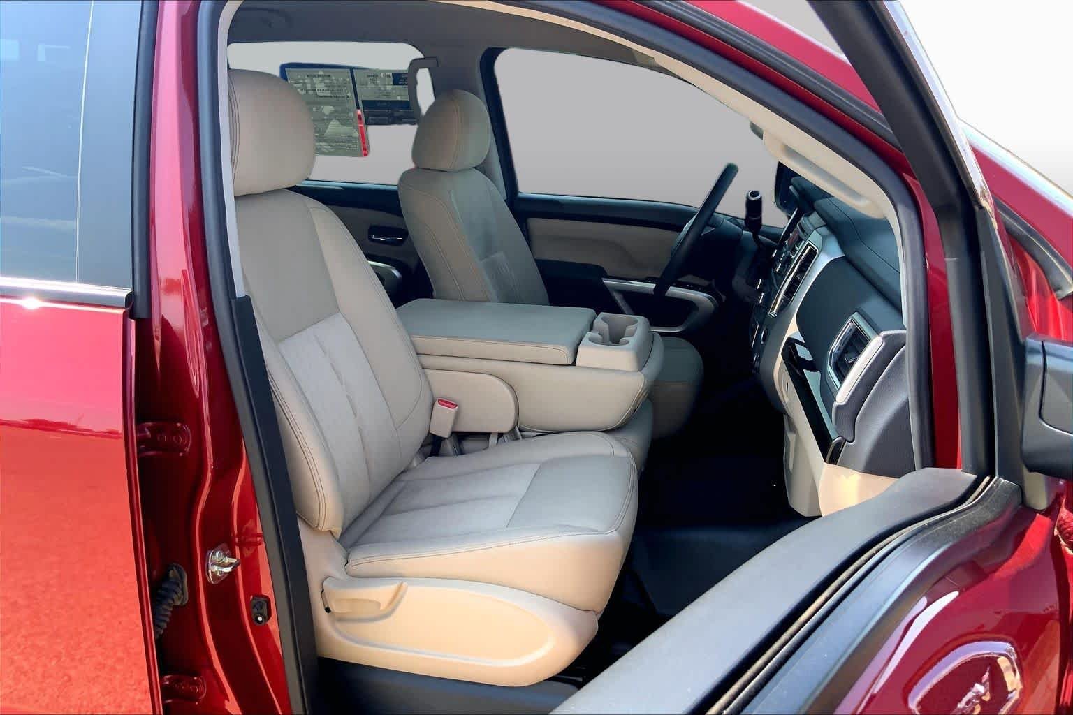 Used 2017 Cayenne Red Nissan SV image 9