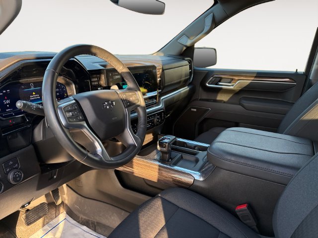 Used 2025 White Chevrolet RST image 11