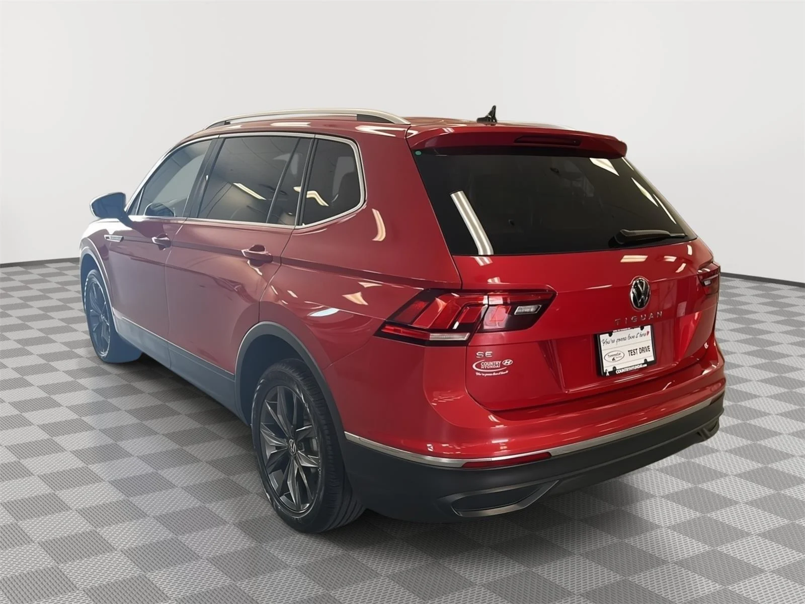Used 2023 Kings Red Metallic Volkswagen SE image 8