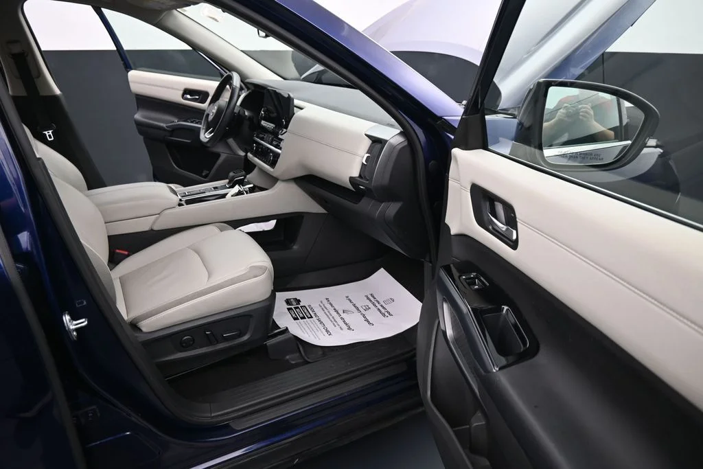 Used 2023 Blue Nissan SL image 24