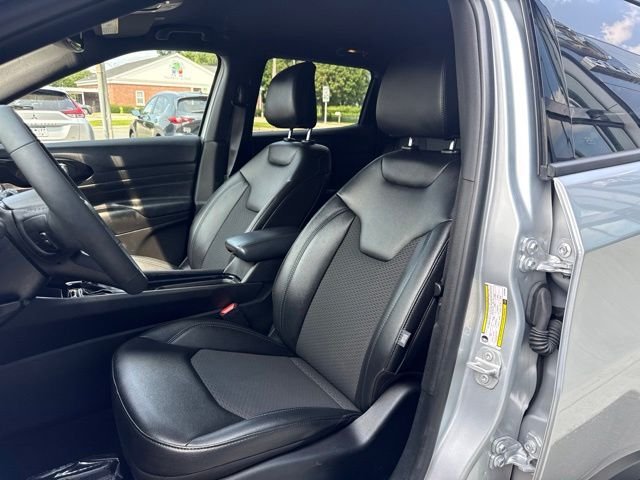 Used 2025 Silver Jeep Latitude image 14
