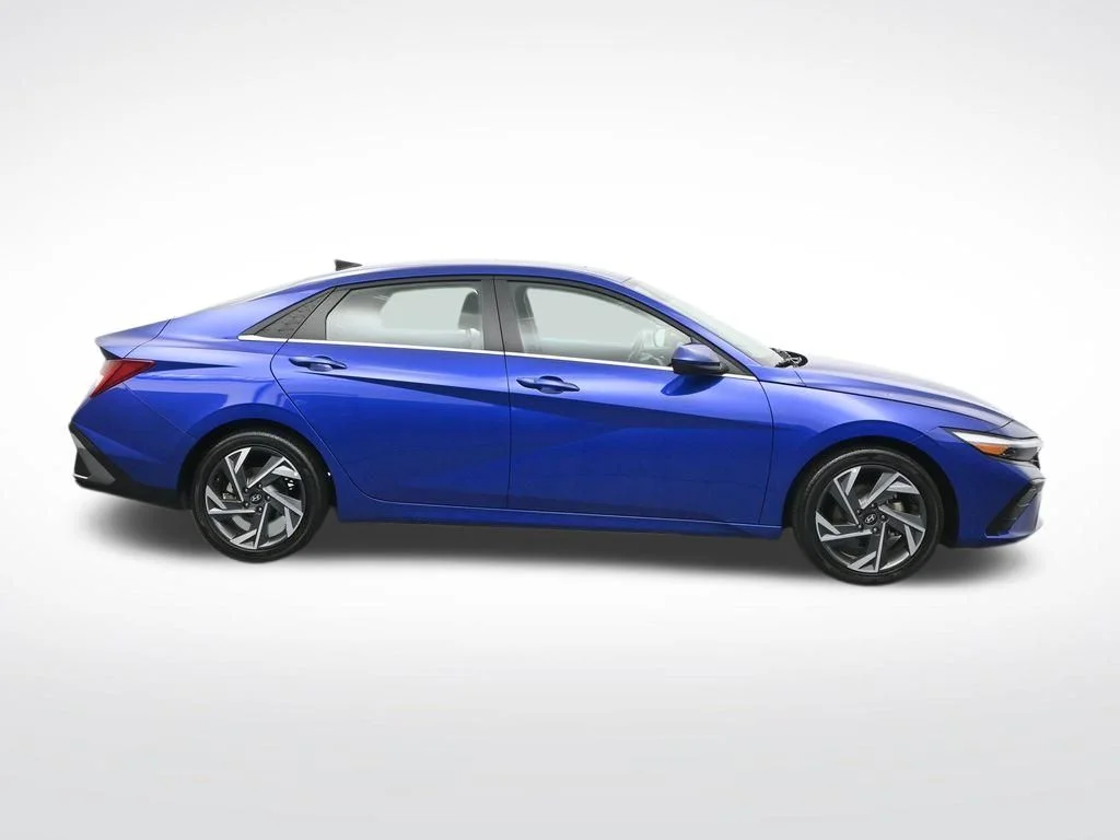 Used 2025 Blue Hyundai SEL Convenience image 4