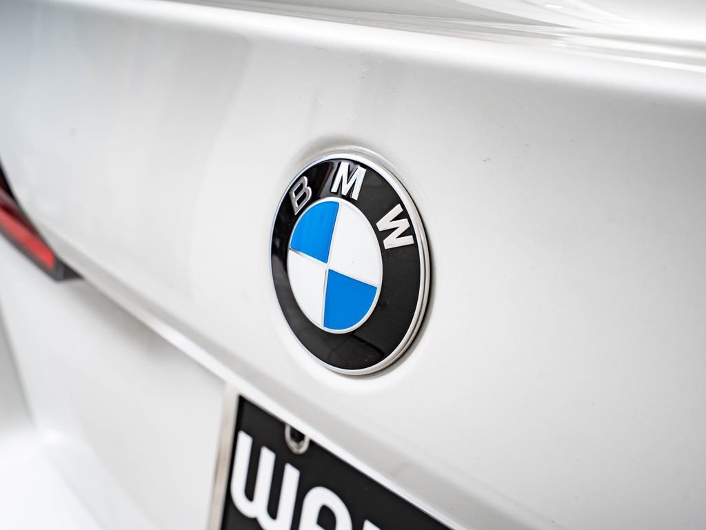 Used 2025 Mineral White Metallic BMW 530i xDrive image 18