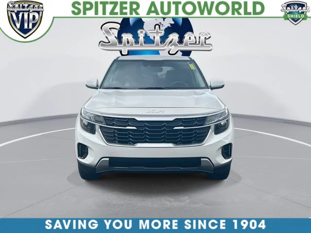 Used 2024 White Kia LX image 3