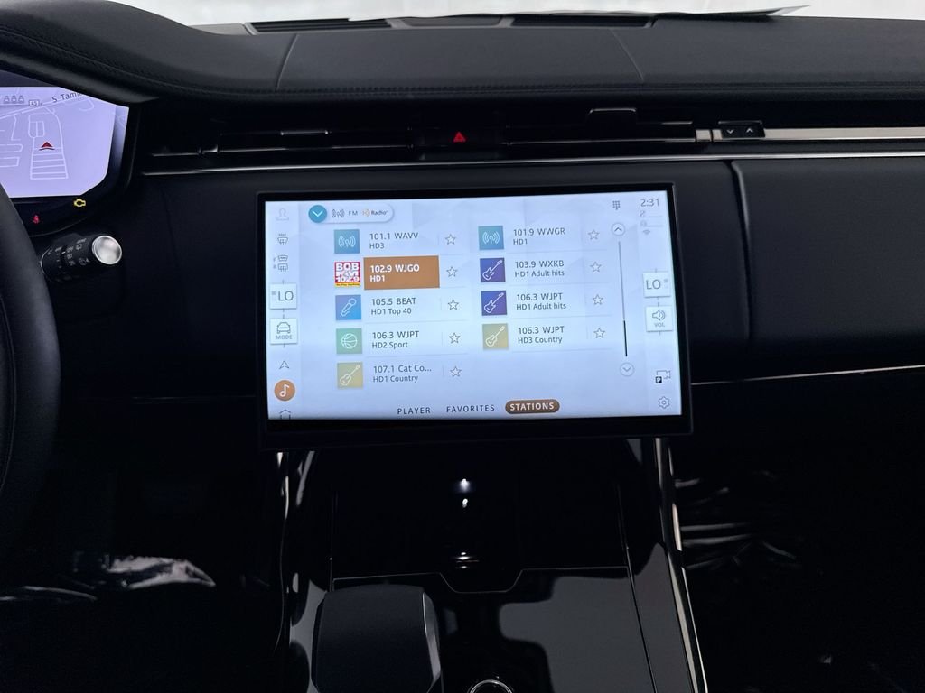 New 2026 Fuji White Land Rover SE image 16