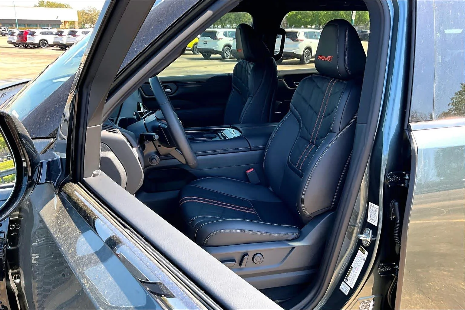 New 2026 Alpine Metallic / Super Black Two-tone Nissan PRO-4X image 18