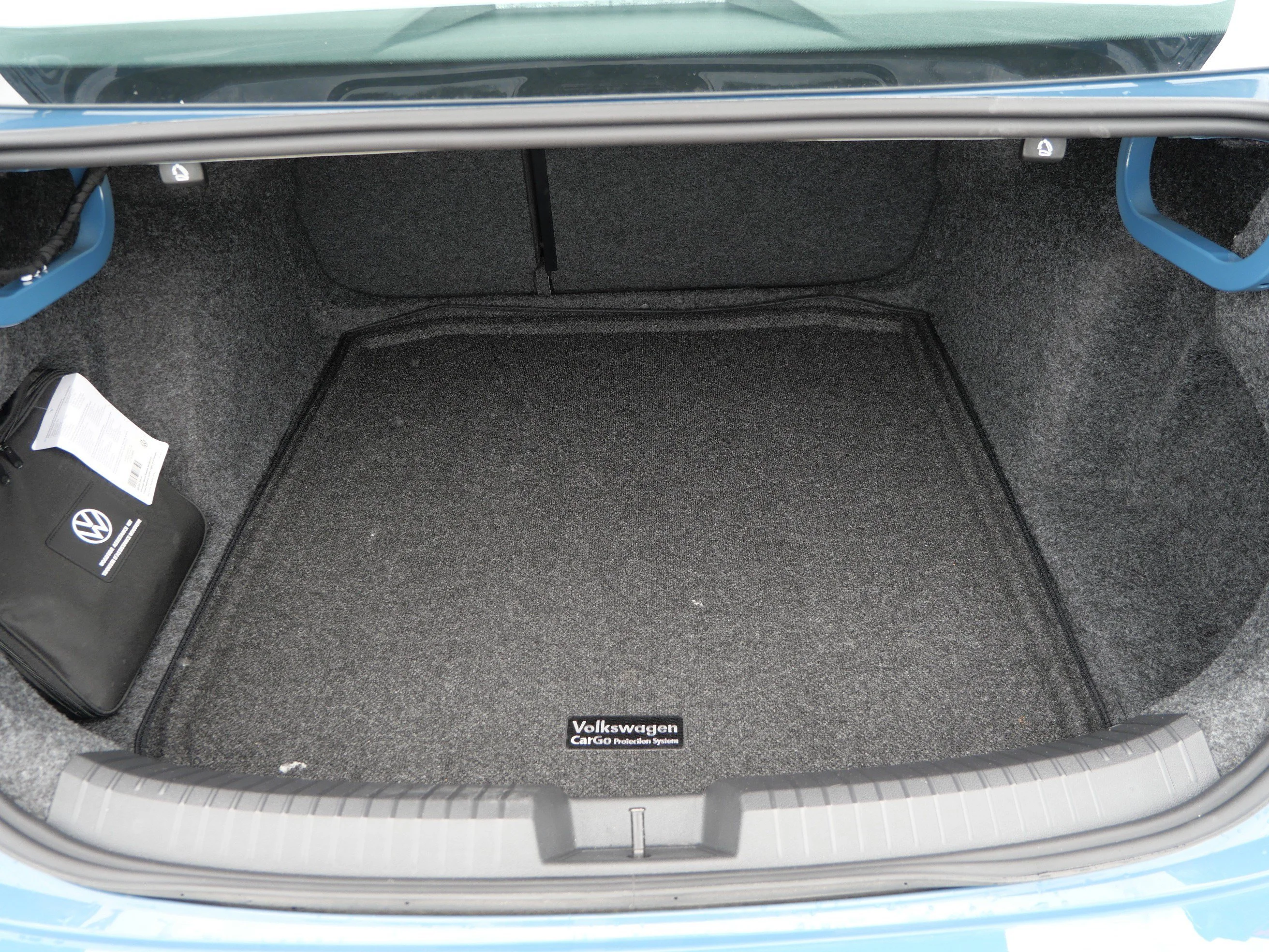 Certified Used 2025 Monterey Blue Volkswagen SE image 18