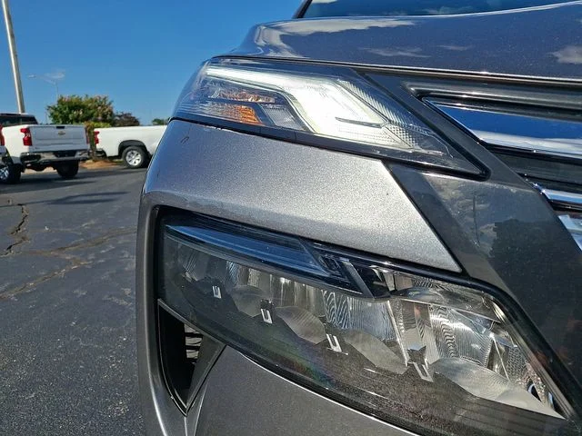 Used 2024 Gray Nissan S image 9