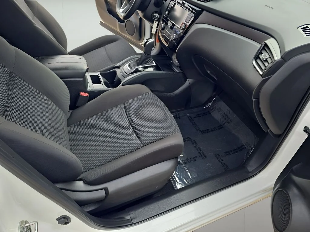 Used 2022 White Nissan SV image 34