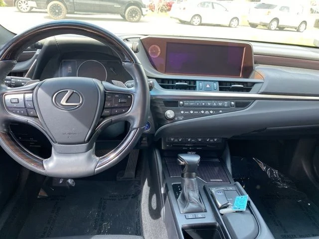 Used 2021 Black Lexus 300h Luxury image 7