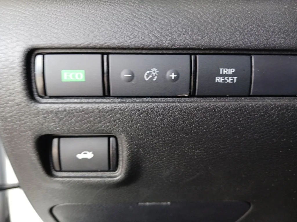 Used 2024 White Nissan SV image 33