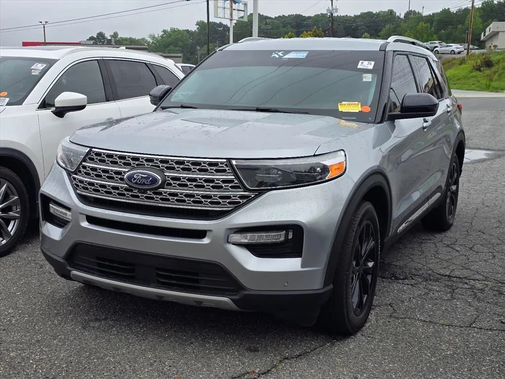 Used 2023 Silver Ford Limited image 2