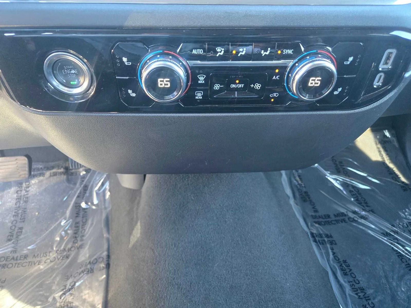 Used 2024 Downpour Metallic GMC SLT image 18