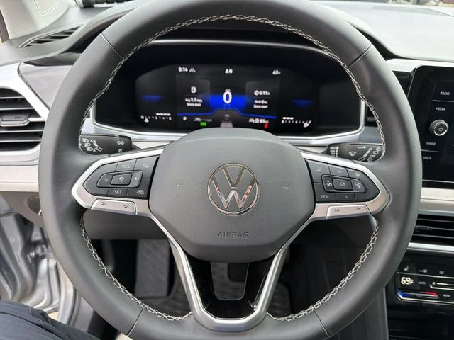 Used 2025 Silver Volkswagen 1.5T SE image 16