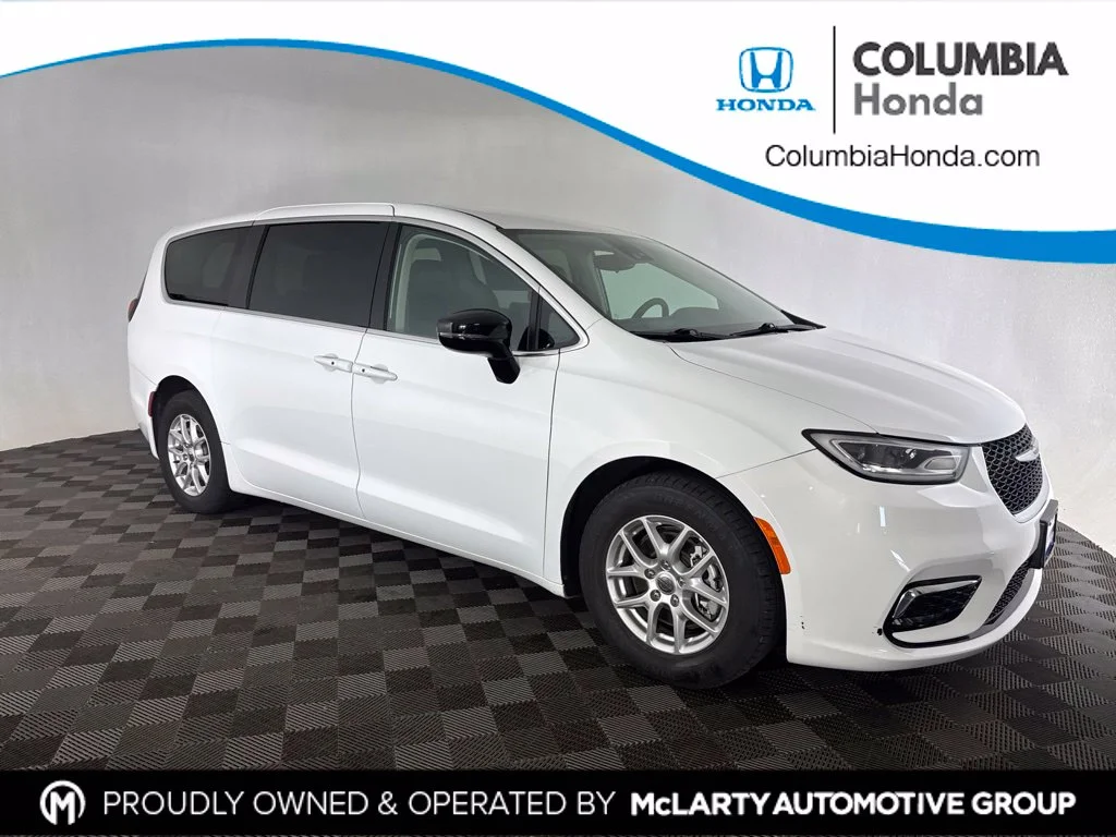 Used 2024 White Chrysler Touring L image 1