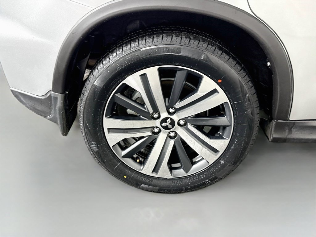 Used 2025 Alloy Silver Metallic Mitsubishi ES image 28