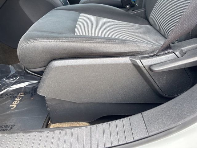 Used 2016 White Jeep Sport image 13