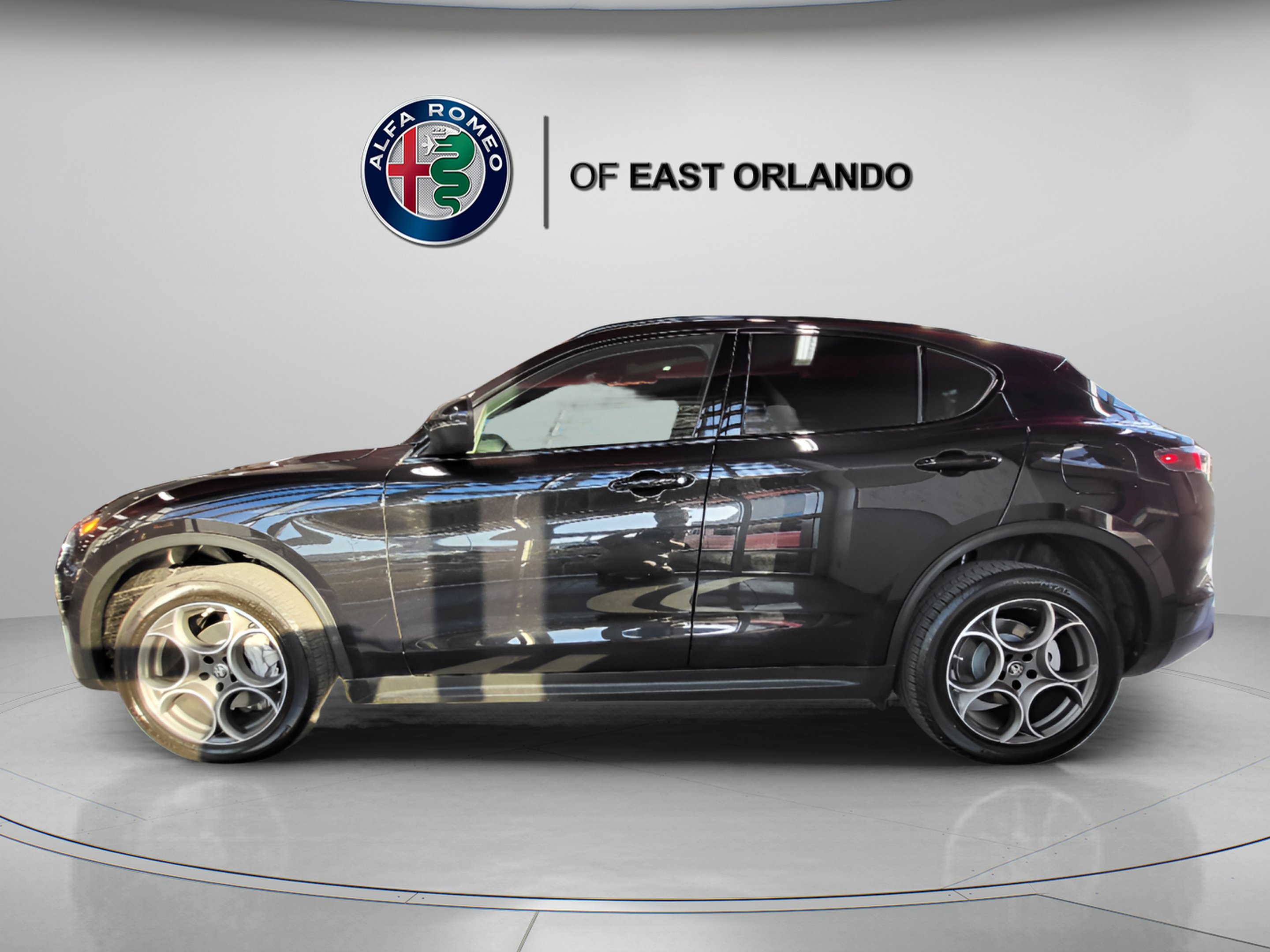 New 2025 Vulcano Black Metallic Alfa Romeo SPRINT image 3