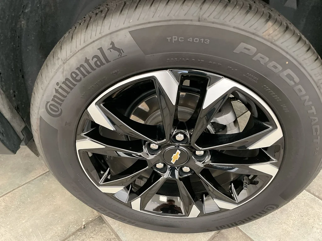 Used 2023 Summit White Chevrolet LT image 31