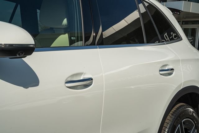 New 2026 Polar White Mercedes-Benz GLC 300 image 16