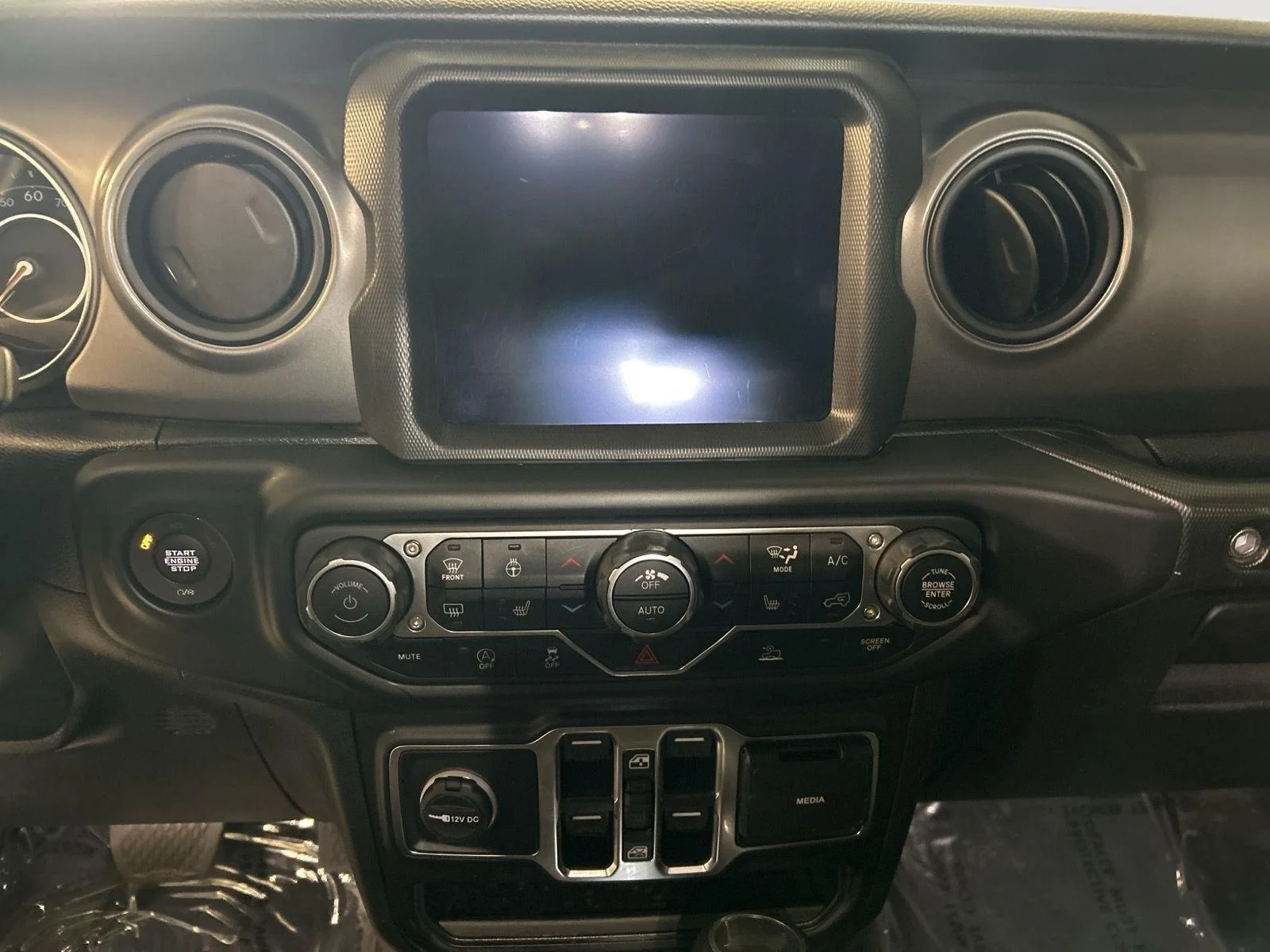 Used 2023 Earl Clearcoat Jeep Freedom image 15