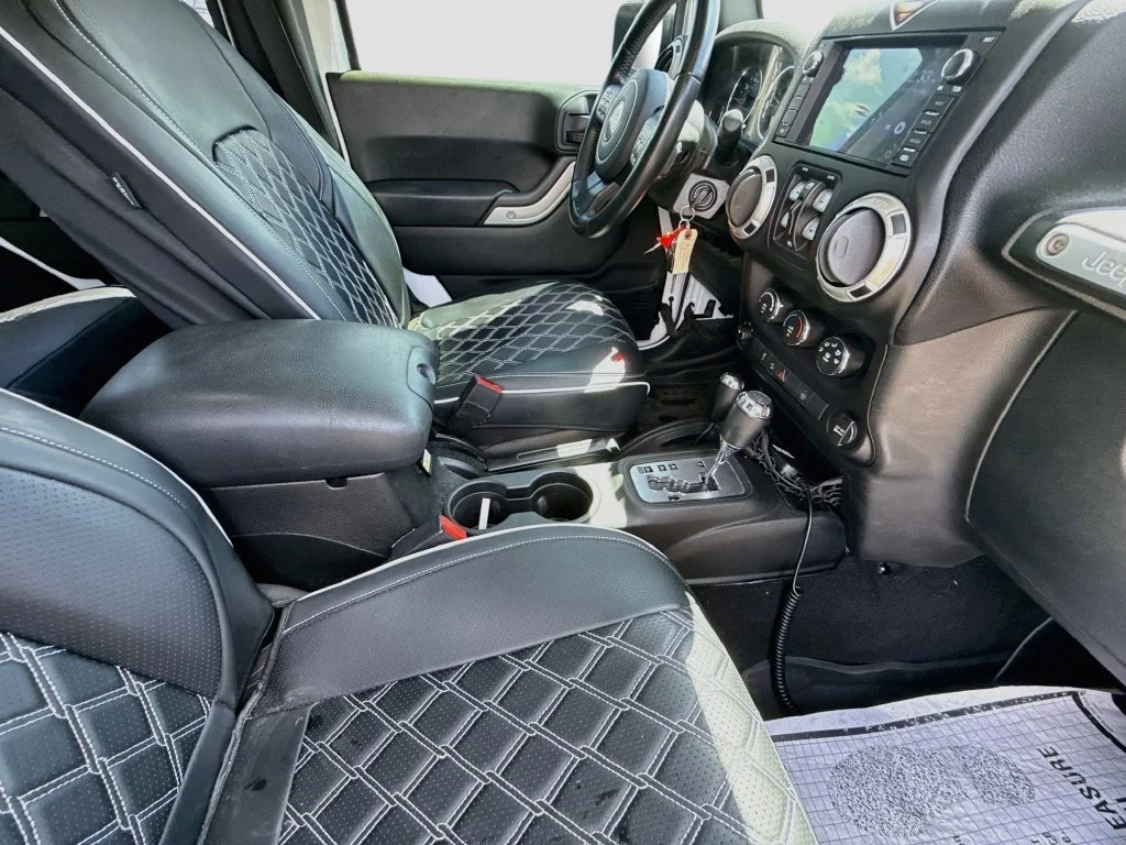 Used 2016 White Jeep Unlimited Rubicon image 32