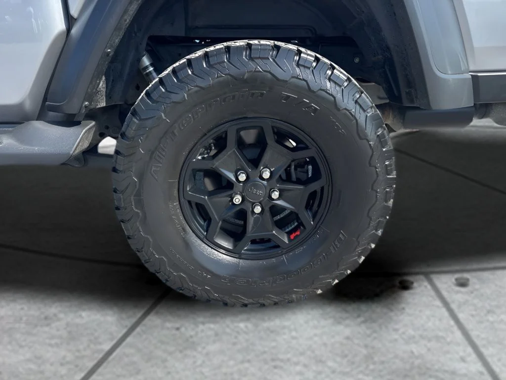 Used 2020 Silver Jeep Sport image 31