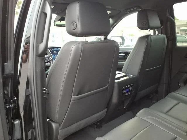 Used 2025 Black Chevrolet Z71 image 15