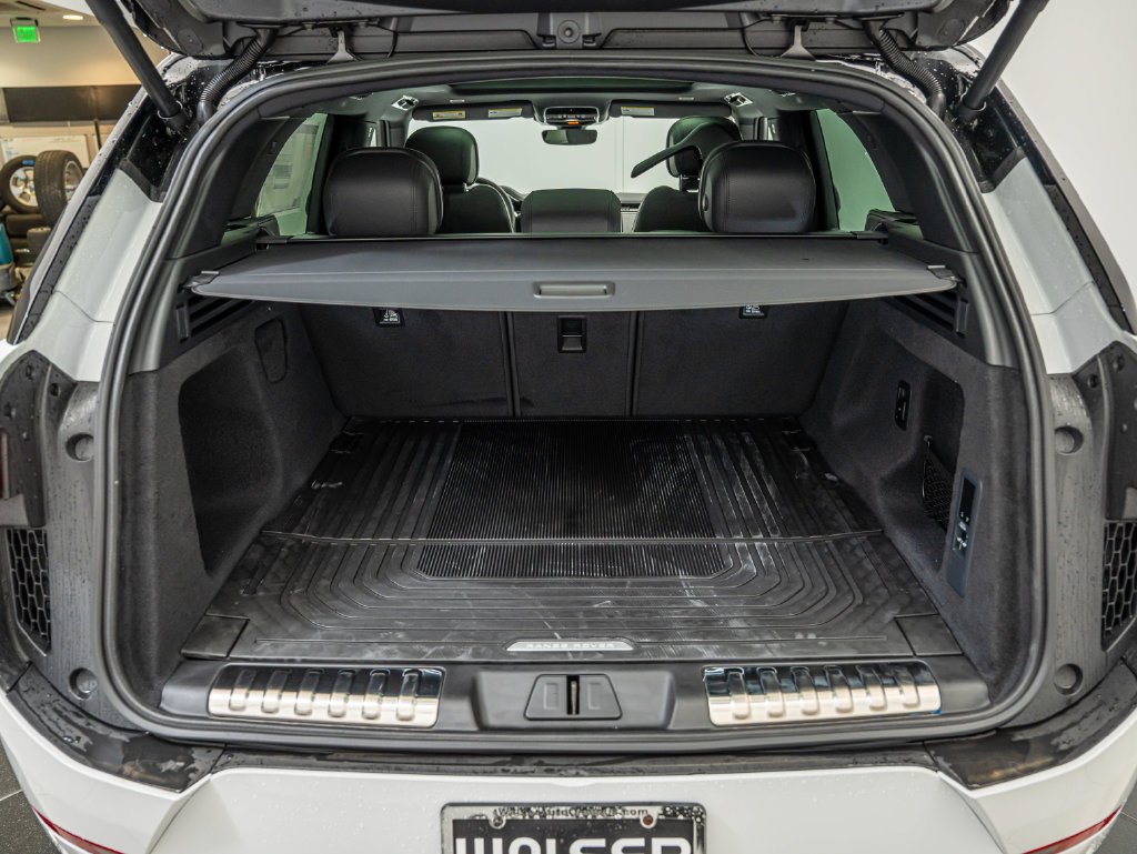 New 2026 Fuji White Land Rover Dynamic SE image 34