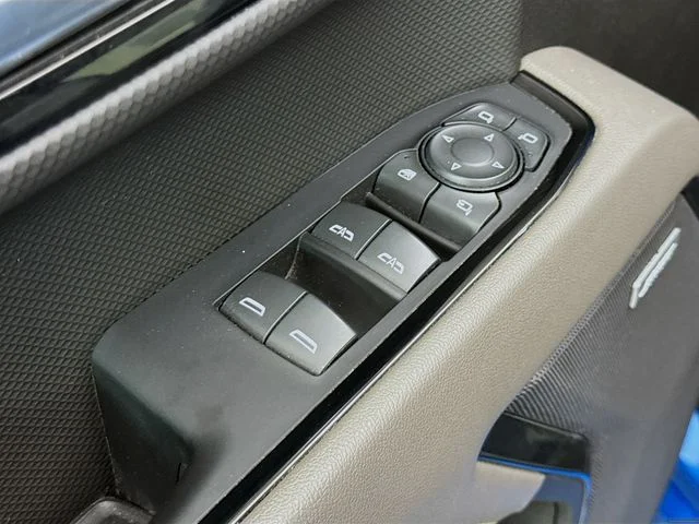 Used 2022 Blue Chevrolet ZR2 image 19