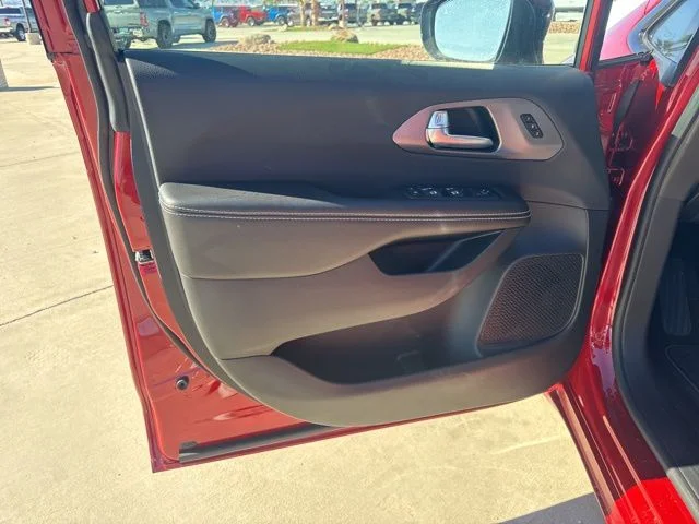 2026 Chrysler Pacifica Select - Photo 21