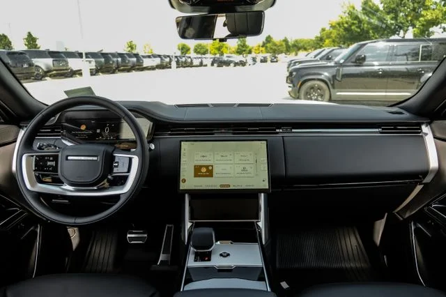 New 2026 Fuji White Land Rover SE image 17
