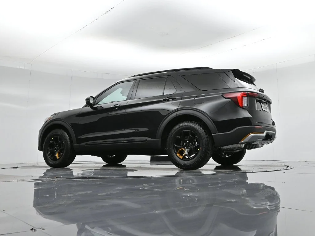 New 2026 Agate Black Metallic Ford Tremor image 52
