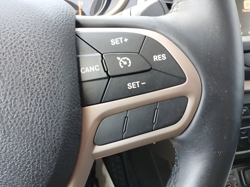 Used 2017 Black Jeep Latitude image 21