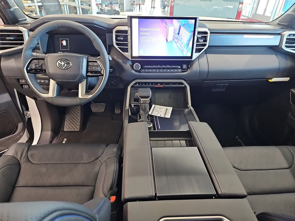 New 2026 Wind Chill Pear Toyota Platinum image 7