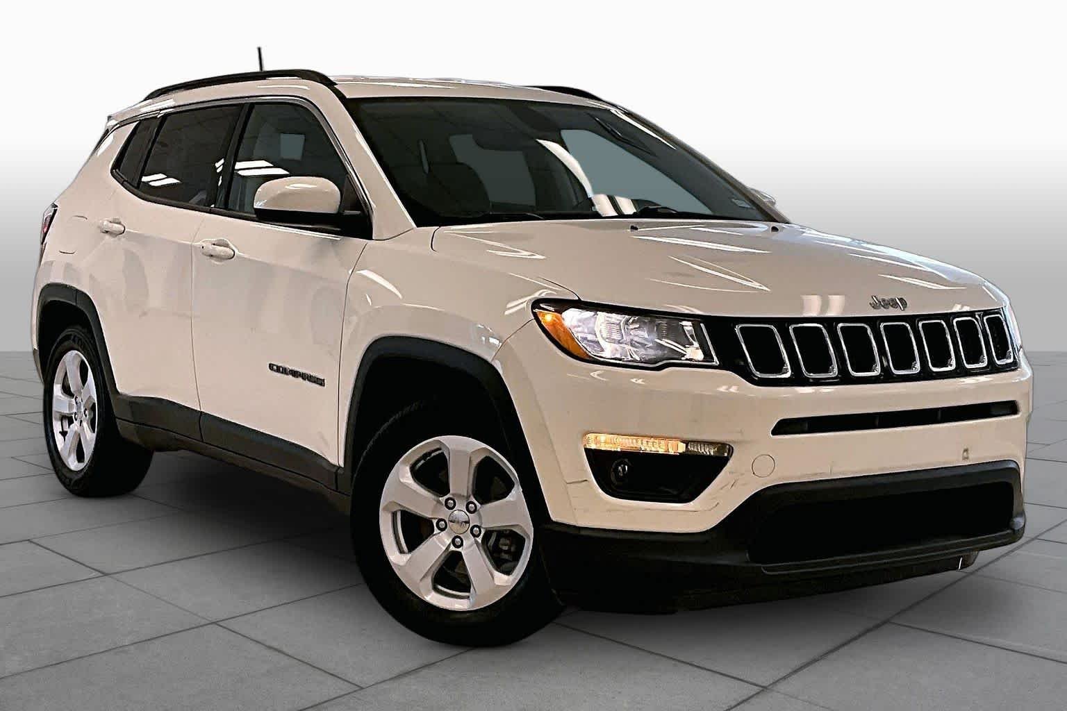 Used 2020 White Clearcoat Jeep Latitude image 2