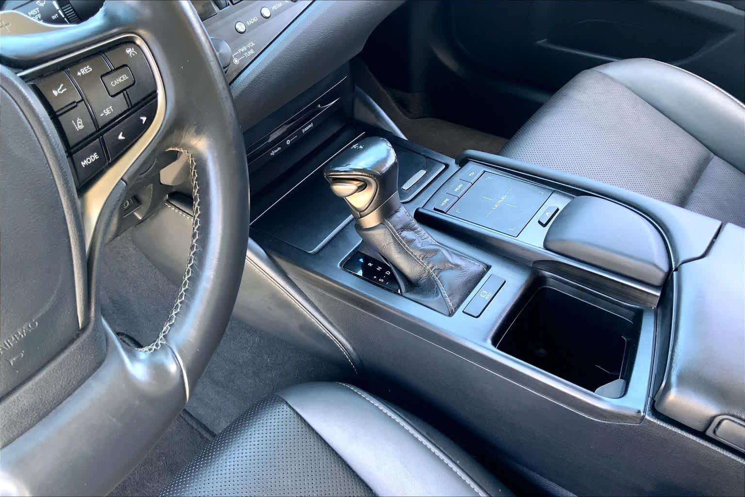 Used 2019 Eminent White Pearl Lexus  image 16